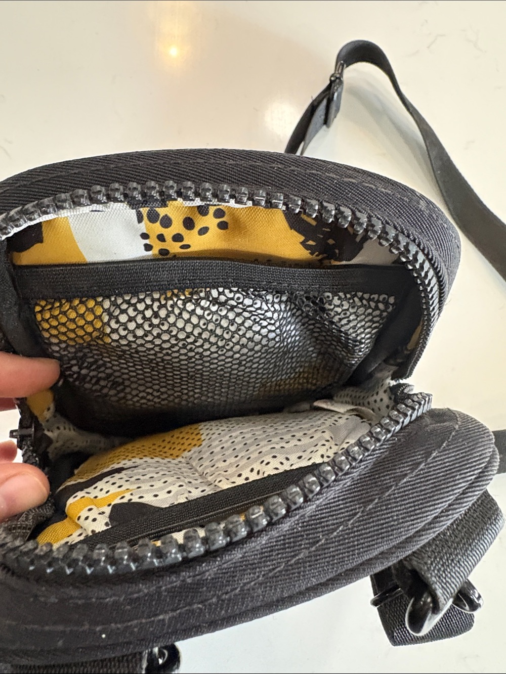 Thread Wallets Black Crossbody Bag - Picture 3 of 4